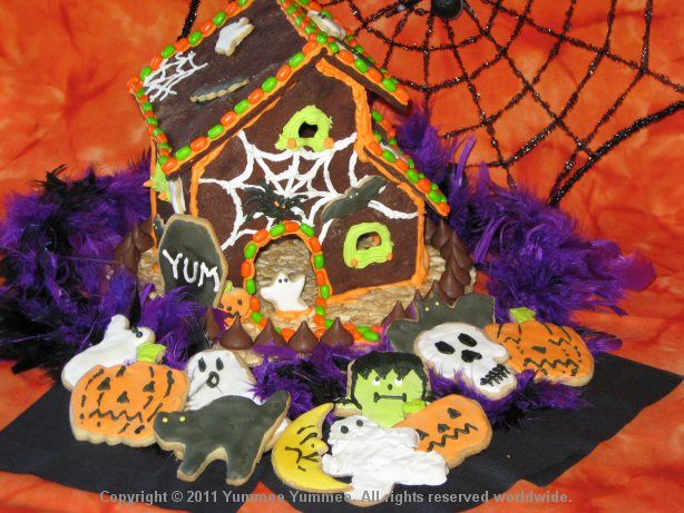 A spooky Haunted House that you can eat for a treat.