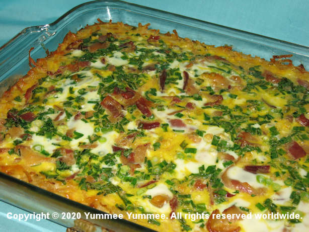 Bacon, eggs, hash browns - what's not to like? This quiche makes a yummee yummee breakfast, brunch, lunch or dinner.