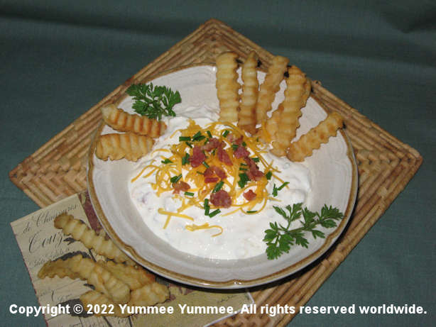 A good baked potato is yummeeness, We put those flavors in a party dip.