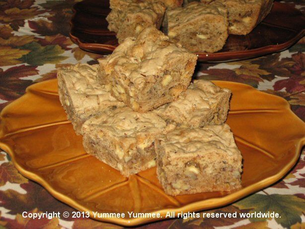 Pecan Praline Bars are delicious. Try them for a fall potluck or dessert.