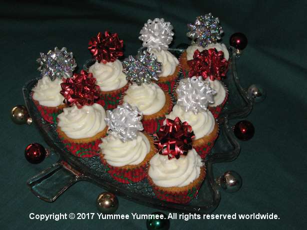 All wrapped up with a bow! Have a bit of fun with cupcakes this Christmas.