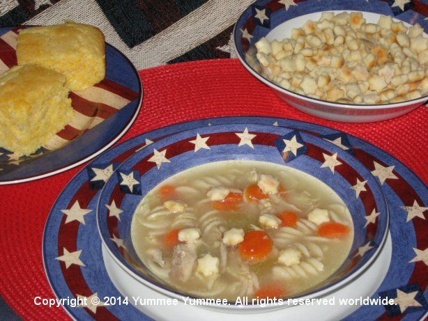 Gluten-free Soup Crackers - Yummee! Try this recipe for crackers in your favorite soup, chili, or stew.
