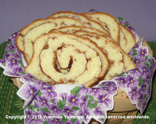 Swirled Cinnamon Bread from Yummee Yummee